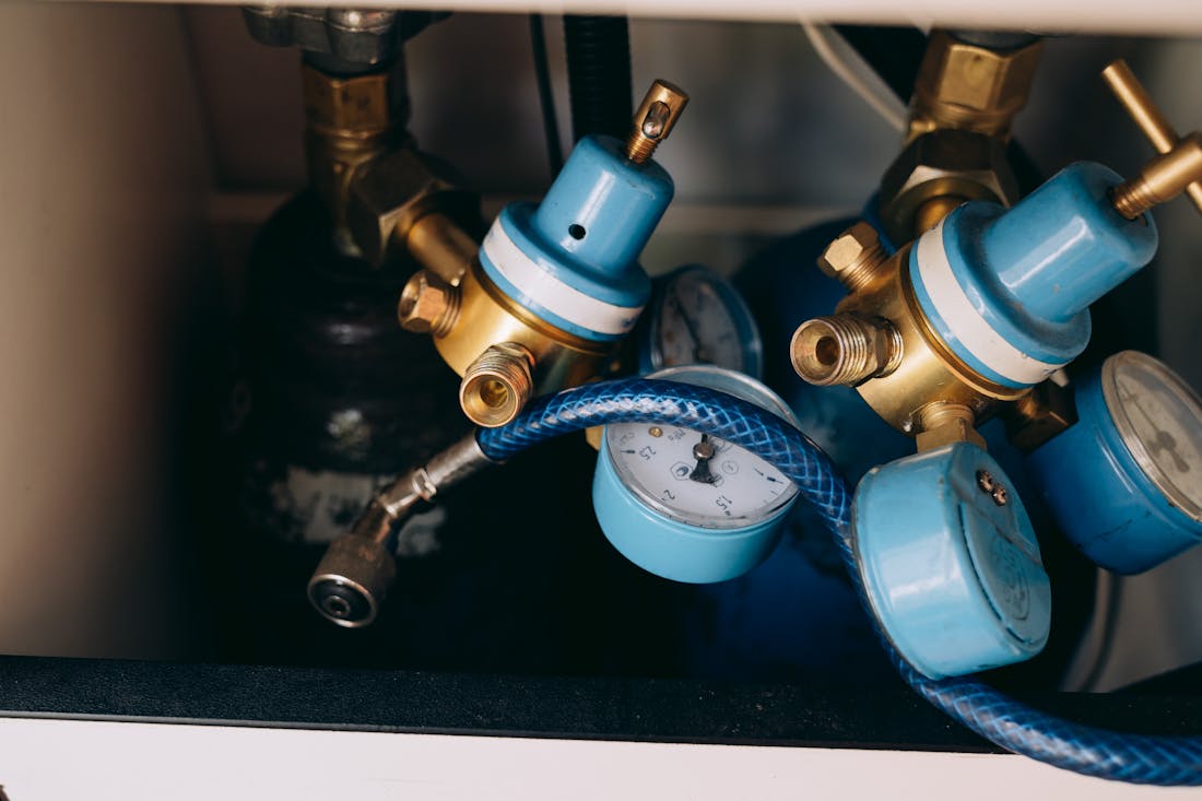 Pneumatic regulators, gauges and fittings